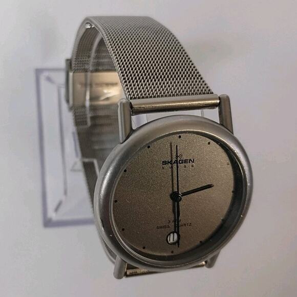 Skagen Swiss 6LTT Dress Gray Dial Date Milanese Quartz 33mm Watch - Picture 3 of 16